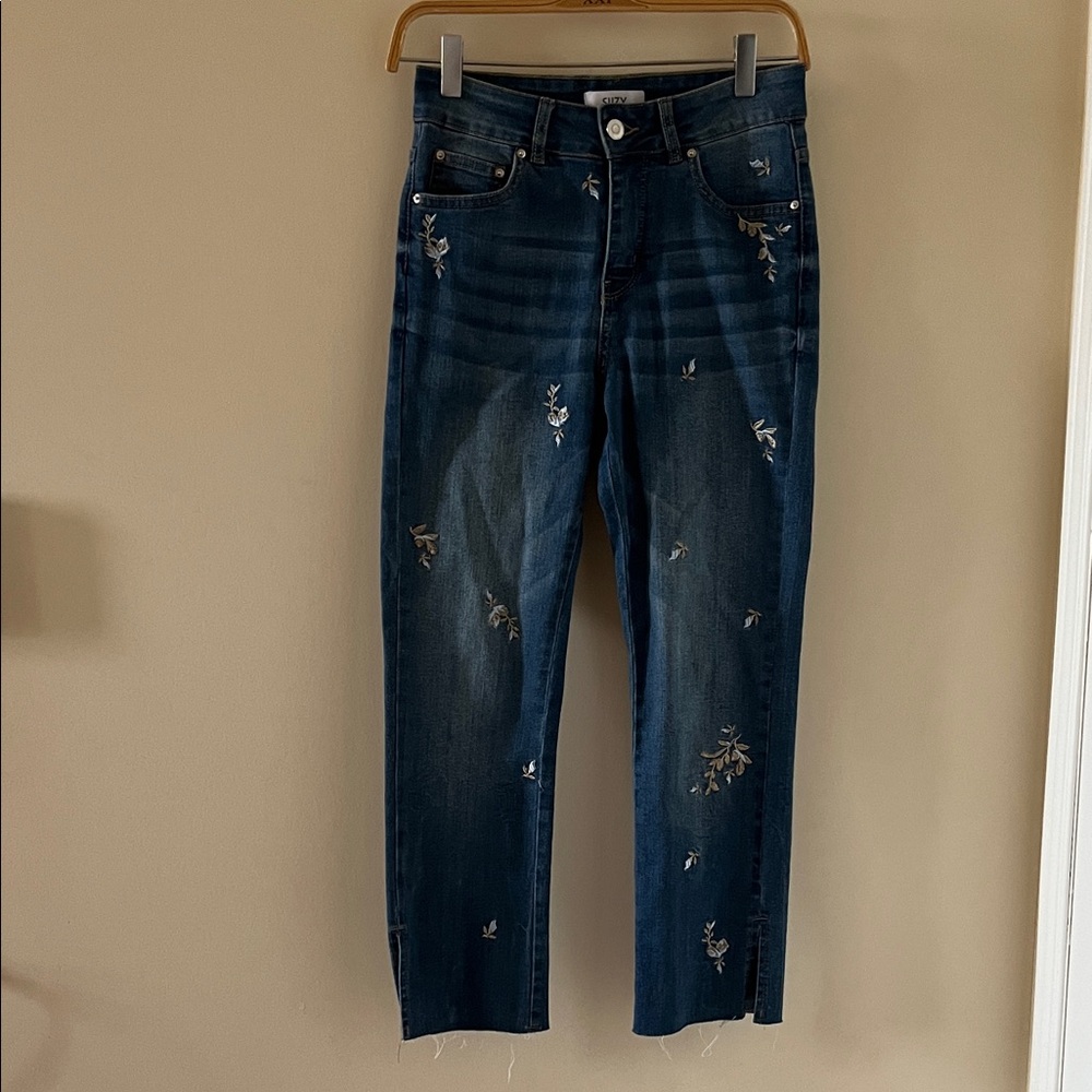 Suzy Shier Embroidered Cropped Jeans
